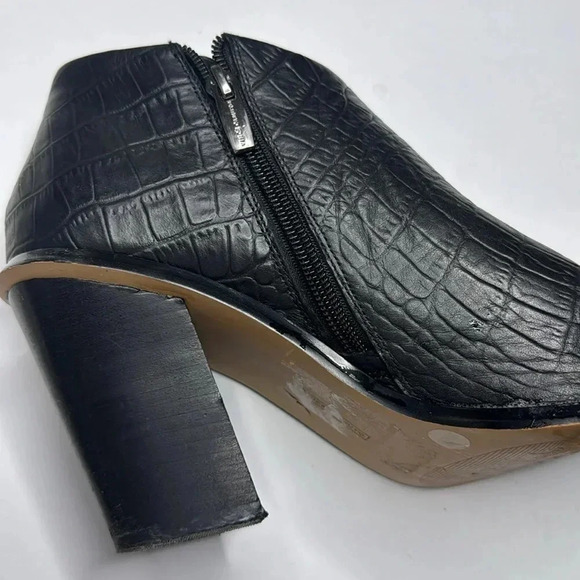 Vince Camuto’s embossed, leather ankle boots black size 10 medium - Picture 5 of 8